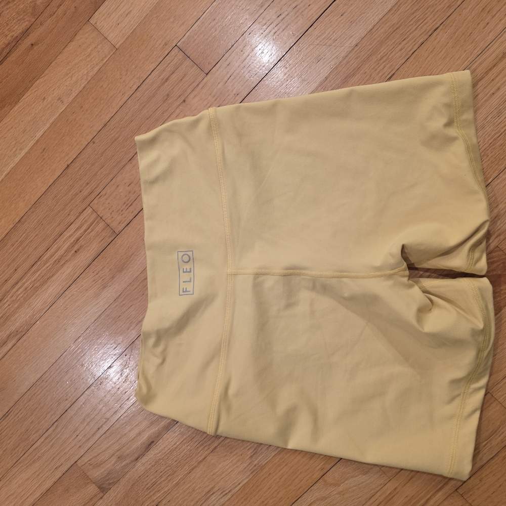 Fleo Workout Shorts - Picture 3 of 4